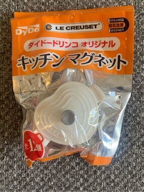 BNIB Le Creuset 4cm Fridge Magnet - Heart Shaped Casserole White
